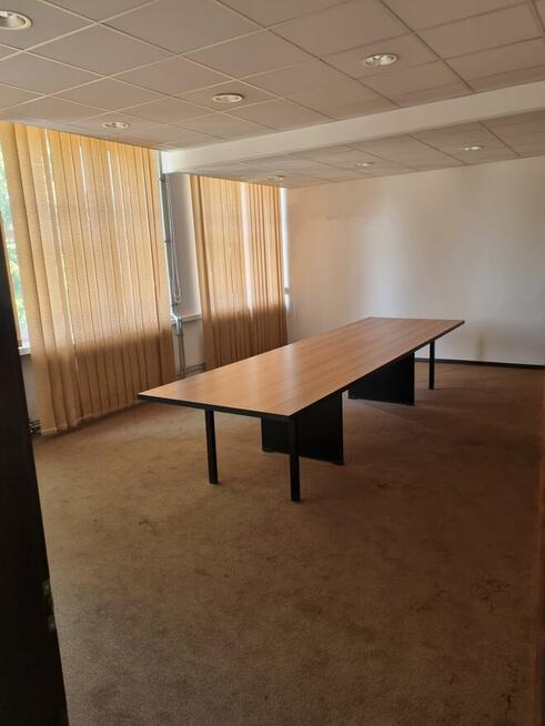 Sprzedam biurowiec bezpośrednio w stanie deweloperskim.