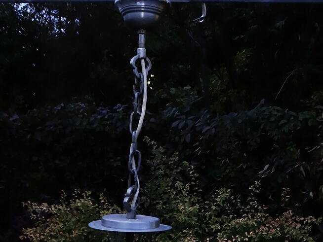 Metalowy wiszący żyrandol świecznikowy z 4 ramionami w stylu