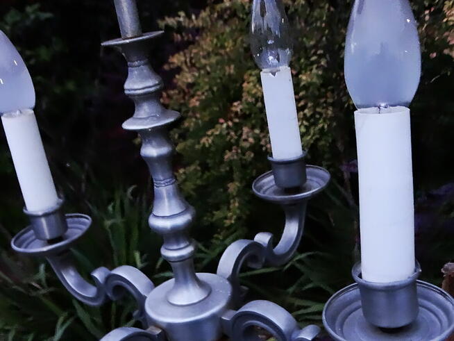 Metalowy wiszący żyrandol świecznikowy z 4 ramionami w stylu