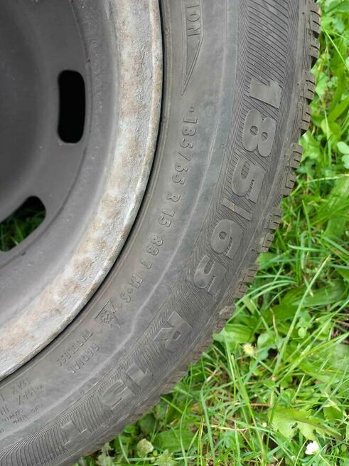 Opony zimowe na felgach stalowych