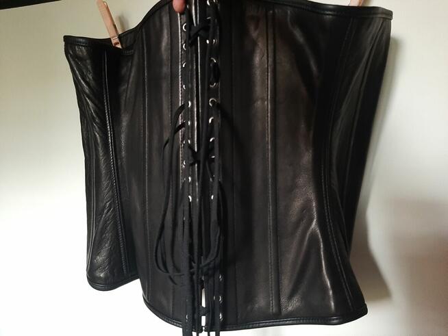 Gotycki gorset - skóra naturalna