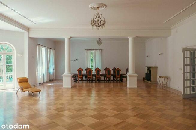 Konstancin- willa z basenem, ogrodem w strefie A