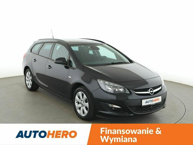 Opel Astra PDC grzane fotele klima auto tempomat navi bluetooth