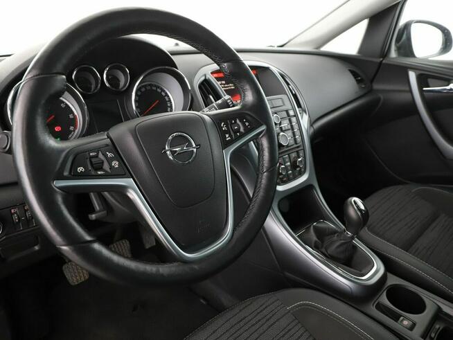 Opel Astra PDC grzane fotele klima auto tempomat navi bluetooth