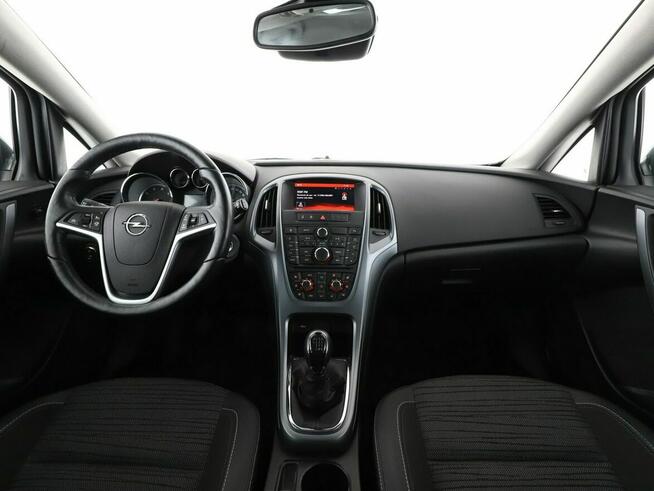 Opel Astra PDC grzane fotele klima auto tempomat navi bluetooth