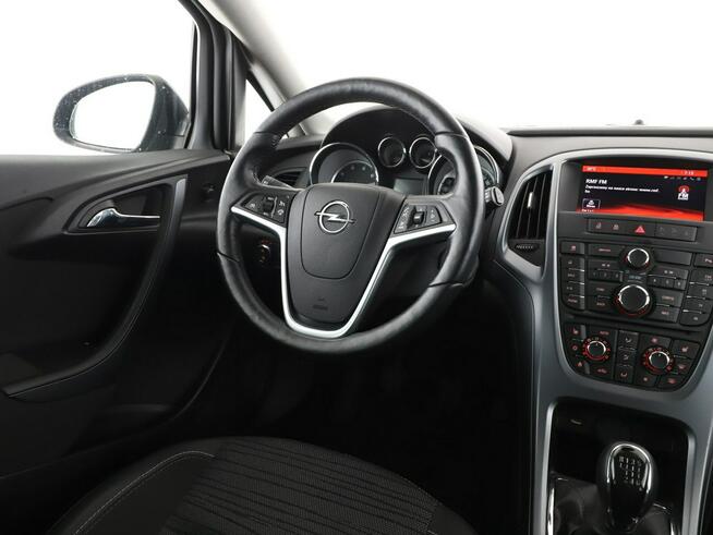 Opel Astra PDC grzane fotele klima auto tempomat navi bluetooth