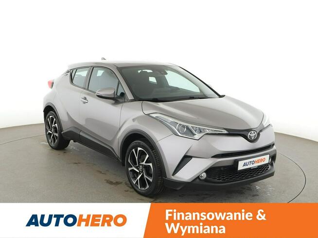 Toyota C-HR niski przebieg grzane fotele kamera ACC