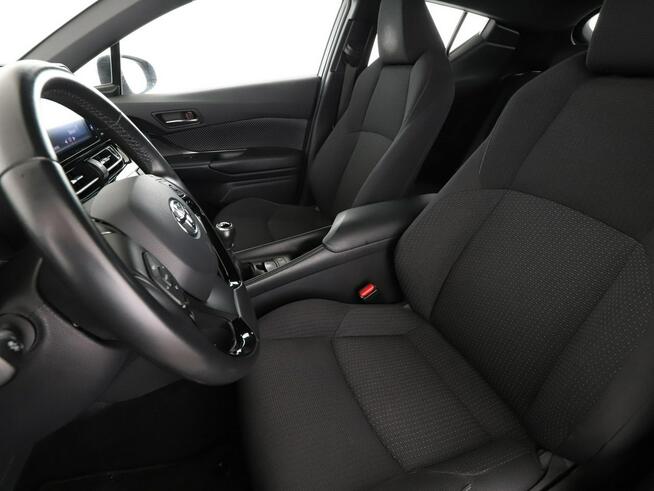 Toyota C-HR niski przebieg grzane fotele kamera ACC