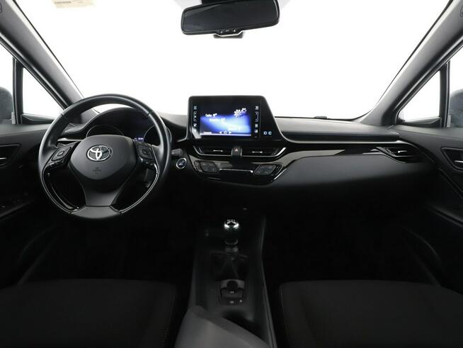 Toyota C-HR niski przebieg grzane fotele kamera ACC