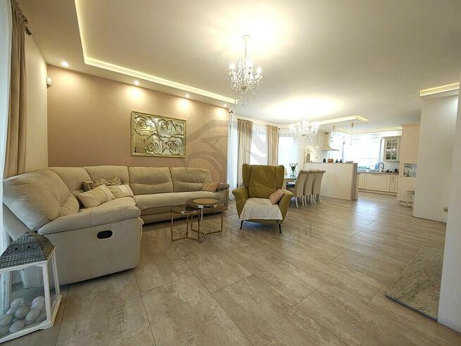 Dżinn sprzedaje pałac – bez lampy w pakiecie!