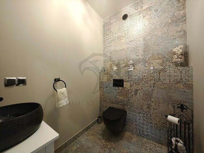 Dżinn sprzedaje pałac – bez lampy w pakiecie!