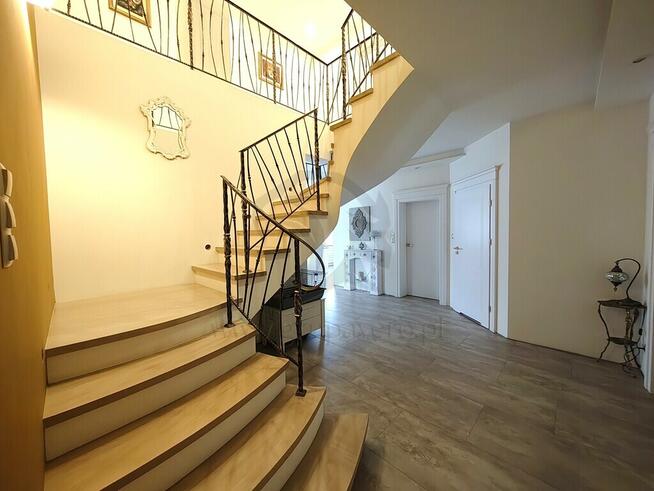 Dżinn sprzedaje pałac – bez lampy w pakiecie!