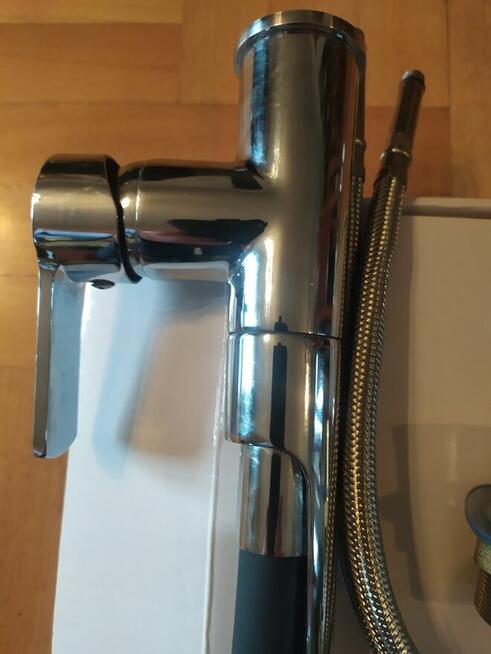 Bateria kuchenna Vegas z wyciąganą wylewką marki Granitan