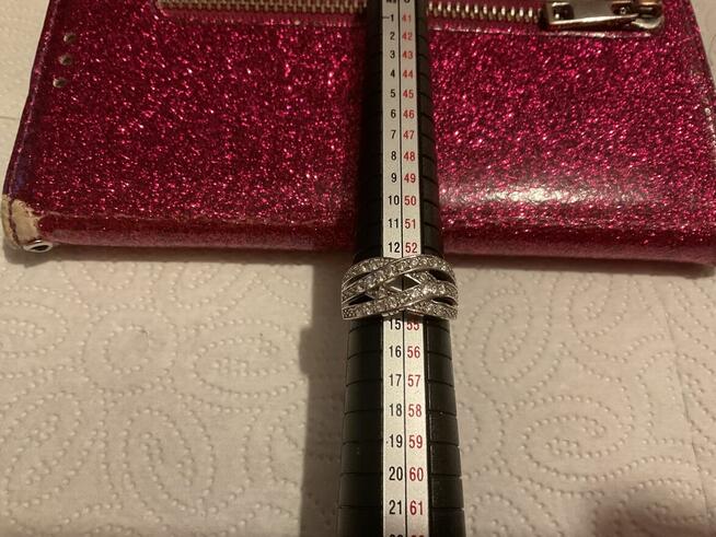 Srebrny pierścionek z cyrkoniami 925