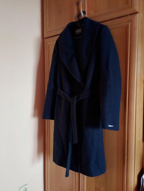 Płaszcz kolor ciemny granat