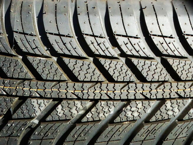2 opony Nexen NBlue 4Season 185/65R14 86T całoroczne opony