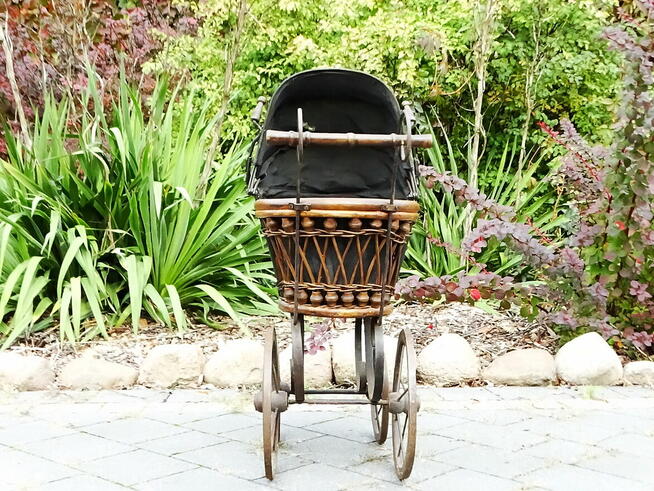 Ozdobny dekoracyjny wózek dziecięcy typu retro 60x50 cm.