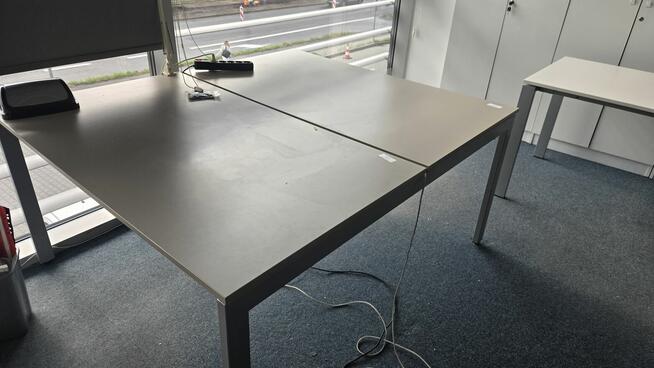 Meble biurowe i drobne urządzenia