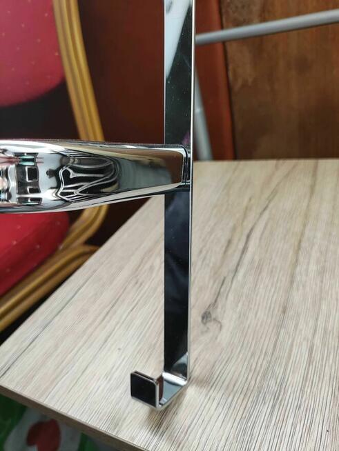 Wieszak na ręczniki Srebrny na drzwi kabinę prysznic