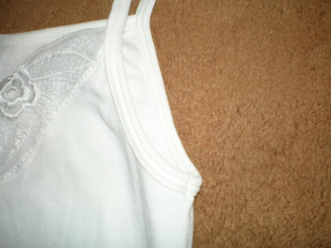 Sprzedam podkoszulkę damską, bawełnianą, białą, używaną.