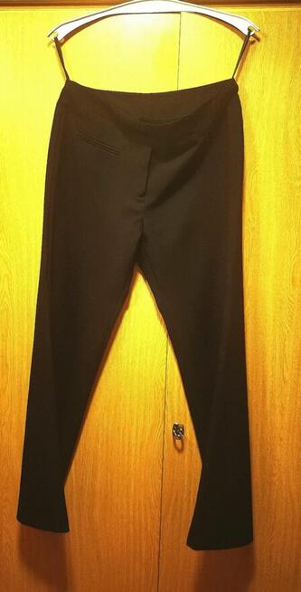 Spodnie damskie czarne nowe sprzedam za 30 zł.