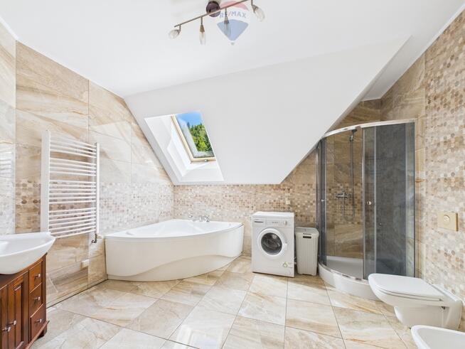 Dom wolnostojący z garażem- Łopuszna