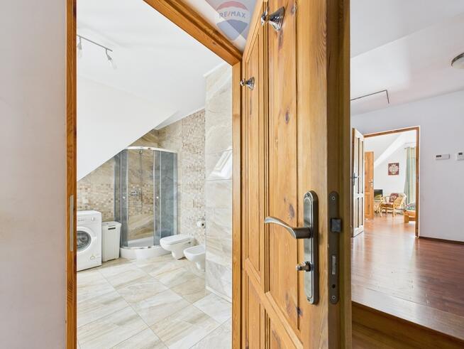 Dom wolnostojący z garażem- Łopuszna