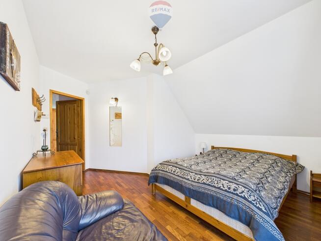 Dom wolnostojący z garażem- Łopuszna