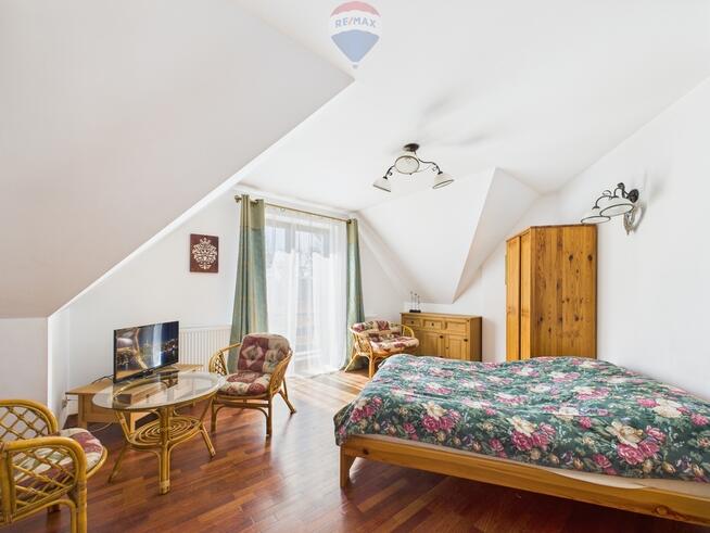 Dom wolnostojący z garażem- Łopuszna