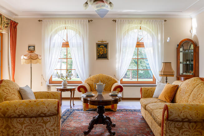 ELEGANCKA REZYDENCJA NA WYNAJEM W ŁOMIANKACH