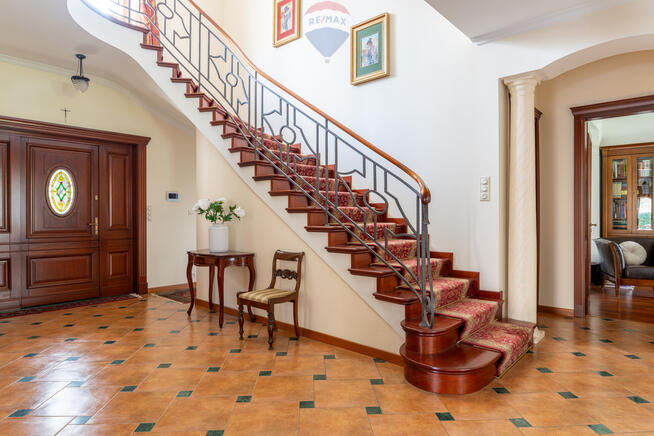 ELEGANCKA REZYDENCJA NA WYNAJEM W ŁOMIANKACH