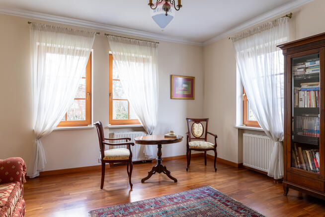 ELEGANCKA REZYDENCJA NA WYNAJEM W ŁOMIANKACH