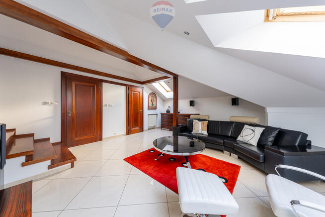 ELEGANCKA REZYDENCJA NA WYNAJEM W ŁOMIANKACH