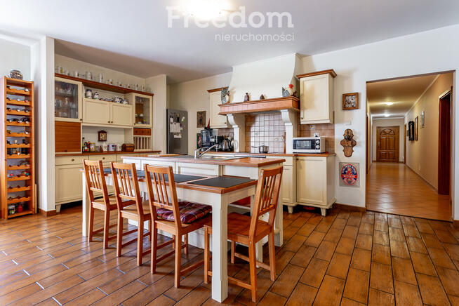 OKAZJA! Piękny dom o pow. 718 m2 z potencjałem.