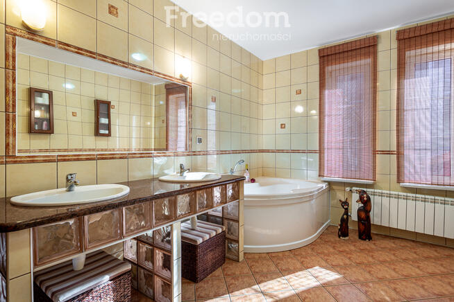 OKAZJA! Piękny dom o pow. 718 m2 z potencjałem.