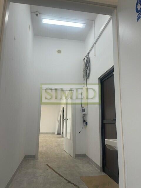 Biuro ,8 pokoi ,ochrona ,recepcja dostęp24h