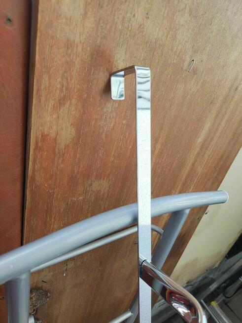 Wieszak na ręczniki Srebrny na drzwi kabinę prysznic