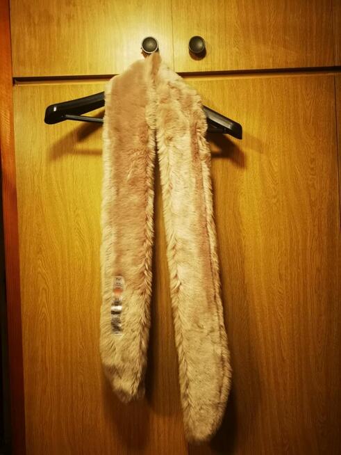 Szal futerkowy nowy sprzedam za 30 zł. Długość 190 cm