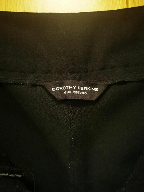 Spodnie damskie czarne nowe sprzedam za 30 zł.