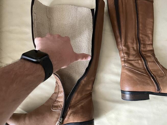 OKAZJA kozaki typu oficerki w kolorze beżowo - brązowym