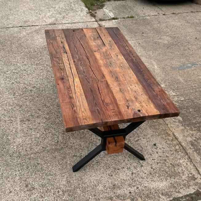 Stół z duszą i historią z starego drewna