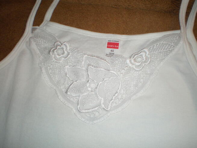Sprzedam podkoszulkę damską, bawełnianą, białą, używaną.
