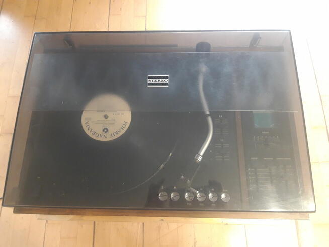 Kultowy gramofon DANIEL ze wzmacniaczem