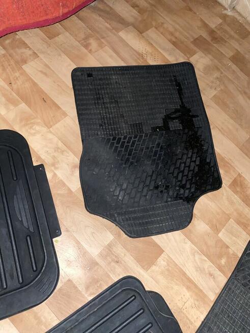 Dywaniki samochodowe gumowe
