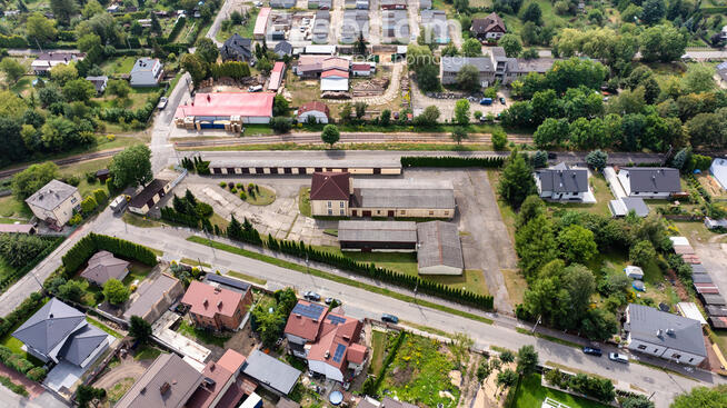 Obiekt przemysłowy z zapleczem biurowym i garażami