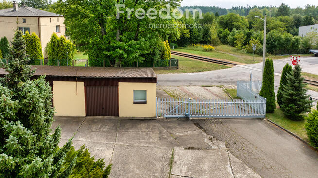 Obiekt przemysłowy z zapleczem biurowym i garażami