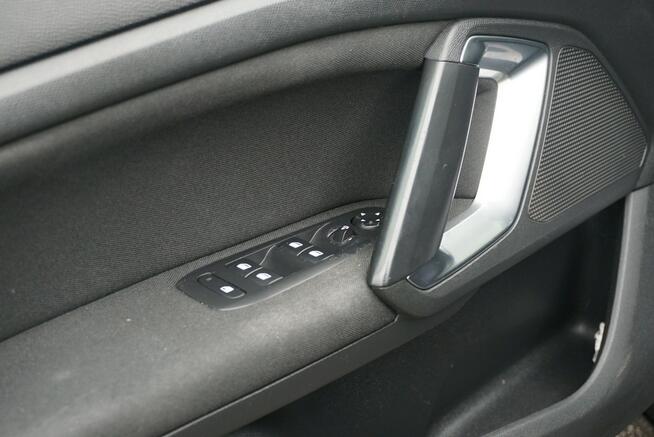 Peugeot 308 polski salon