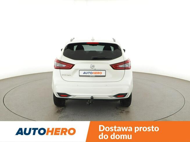Nissan Qashqai 4x4 automat skóra panorama full LED navi kima auto kamery grzane fotel