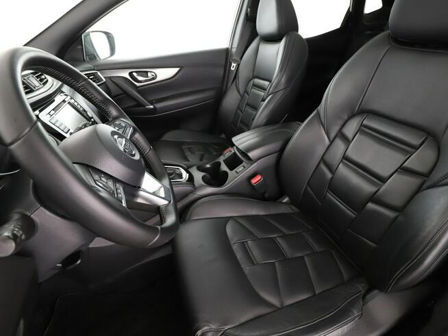Nissan Qashqai 4x4 automat skóra panorama full LED navi kima auto kamery grzane fotel