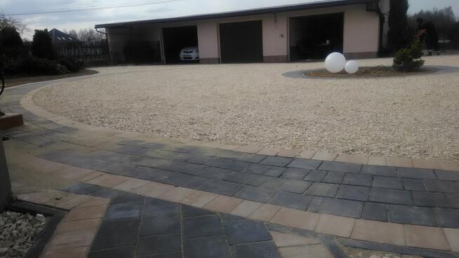 Układanie kostki brukowej, brukarstwo, minikoparka